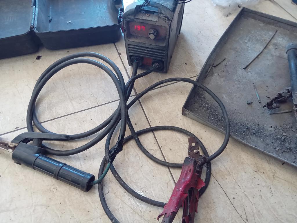 Foto 2 de Soldador Marca Powermaq Modelo Pt7015 Usado Con Desgaste Acc Con Pico Para Soldar Y Pinza Para Tierra