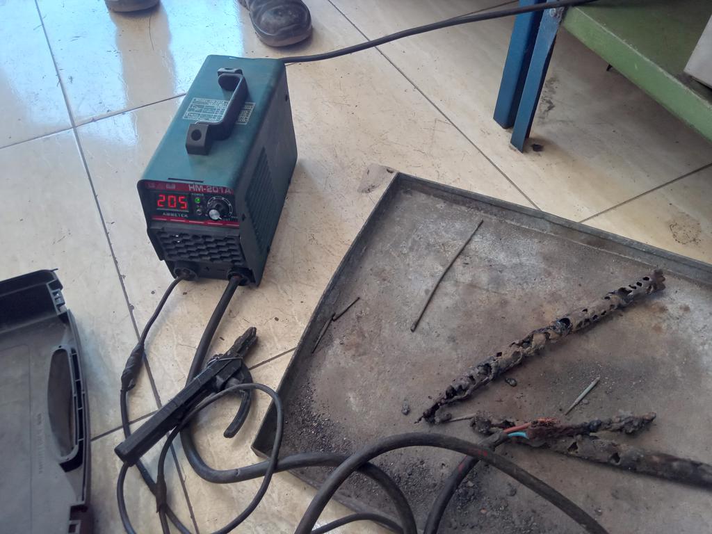 Foto 2 de Soldador Marca Astermaq Modelo Hm201a Usado En Buen Estado Acc Con Pico Para Soldar Y Hierro Para Tierra