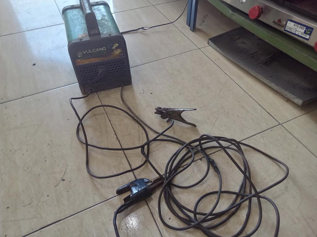 Foto 2 de Soldador Marca Vulcano Modelo Exp3000 Usado Con Desgaste Acc Con Pico Para Soldar Y Pinza Para Tierra Estado Regular