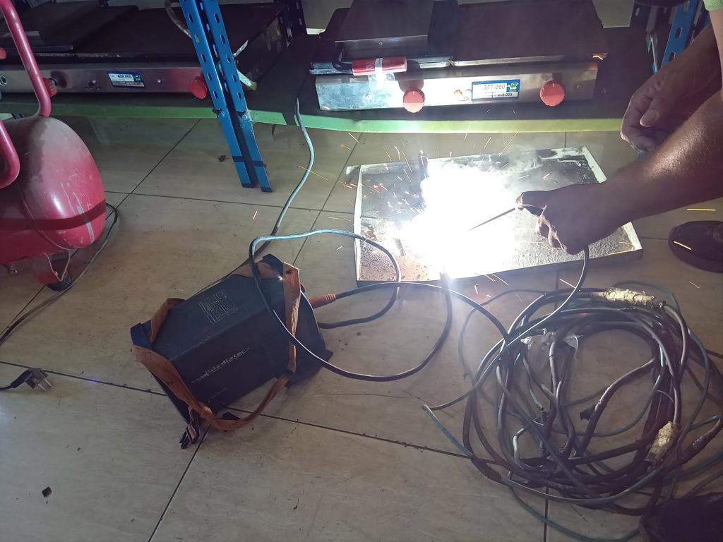 Soldador Marca Itatoolls Modelo Mig120h Usado En Buen Estado Acc Con Pinza Para Tierra Y Torcha
