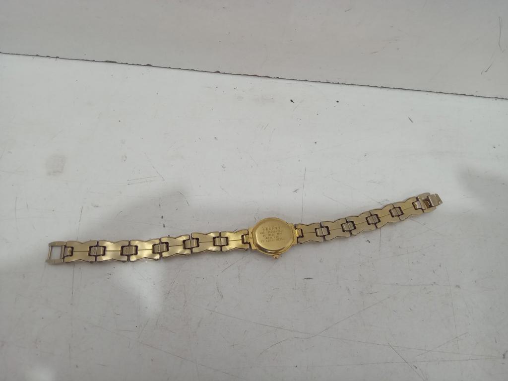 Foto 2 de Reloj Para Dama Marca Citizen Modelo 5930-S67591 Usado En Buen Estado Acc Con Malla De Metal Dorado