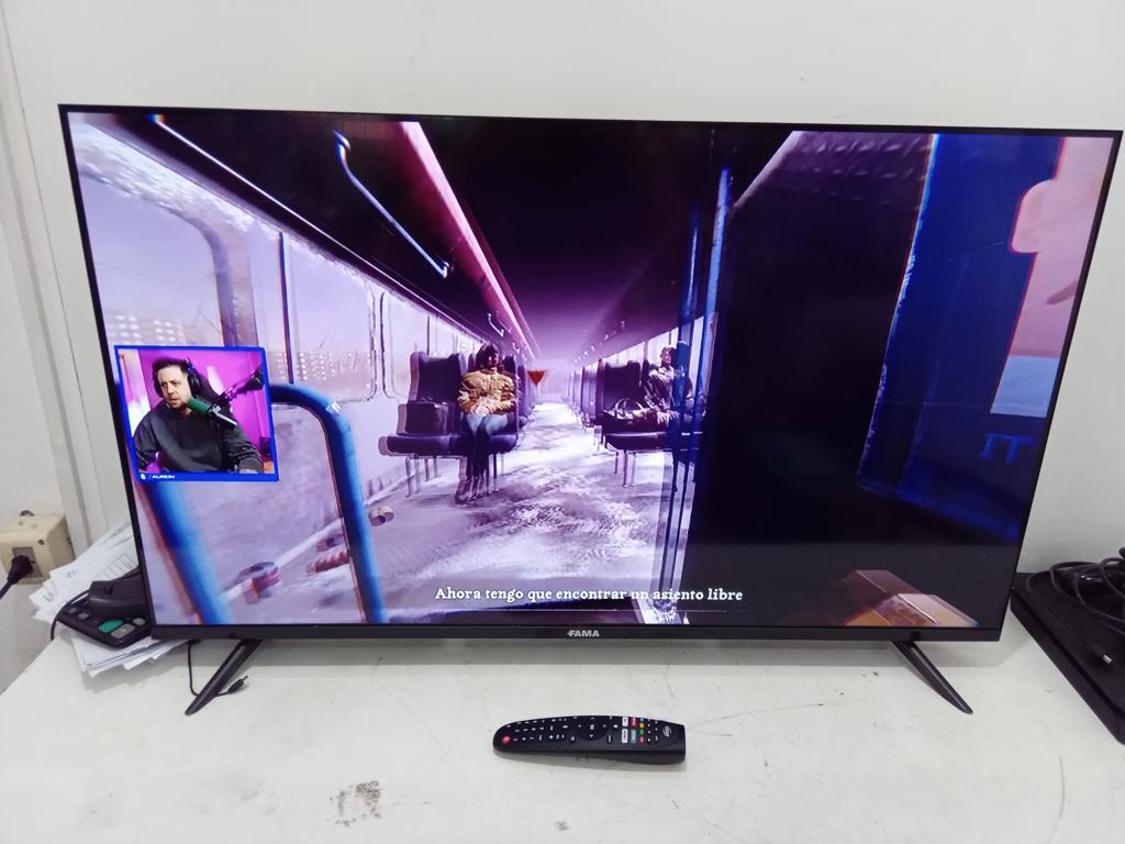 Foto 2 de Televisor Led Smart De 43 '' Marca Fama Modelo Tvf-43el1 Smart Con Control Usado En Buen Estado Acc Con Control Con Patita