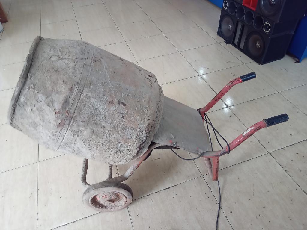 Mezcladora De Cemento Marca No Tiene Modelo No Tiene Usado Con Desgaste Tipo Trompito Acc Color Naranja