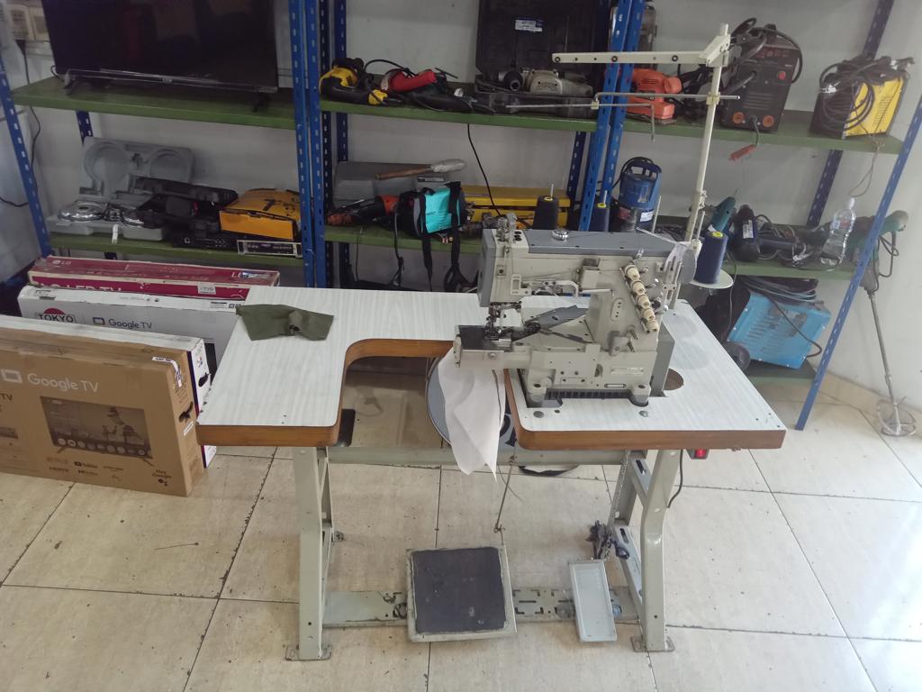 Maquina De Coser Industrial Tipo Collareta Marca Geisha Modelo Vp-1303 Usado En Buen Estado Acc Con Porta Hilo