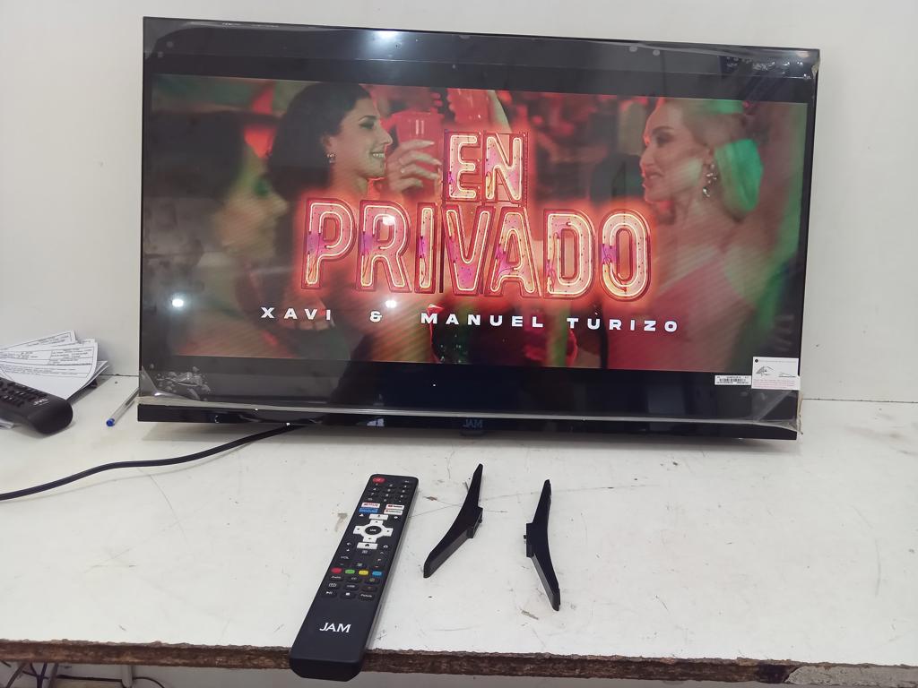 Televisor Led Smart De 32 '' Marca Jam Modelo Ultrasgtm-32gfs Con Control Usado En Buen Estado Acc Con Patitas Con Control