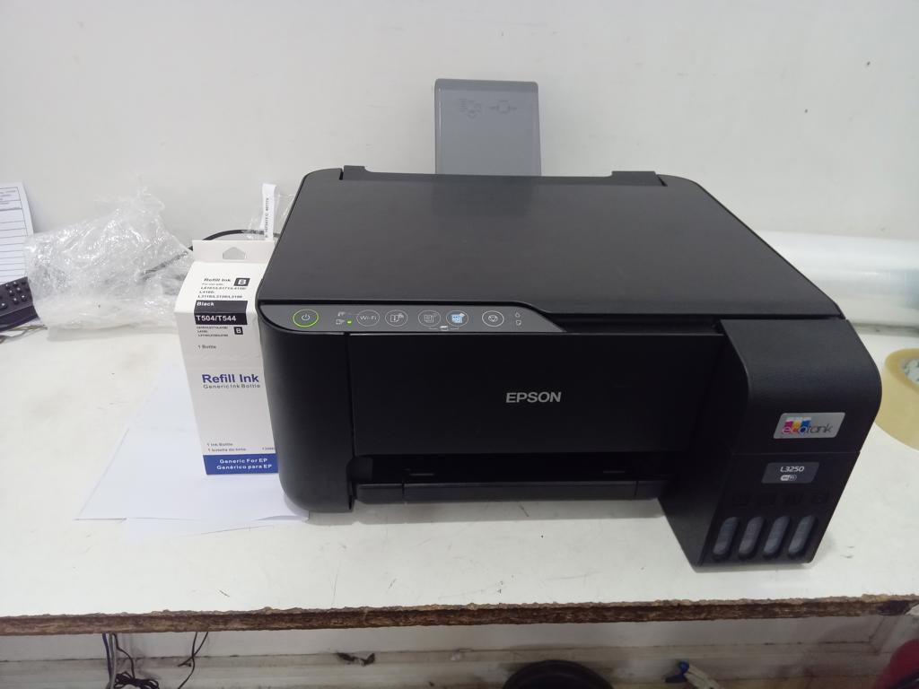Impresora Marca Epson Modelo L3250 Usado En Buen Estado Acc 2 Cartuchos Interior.