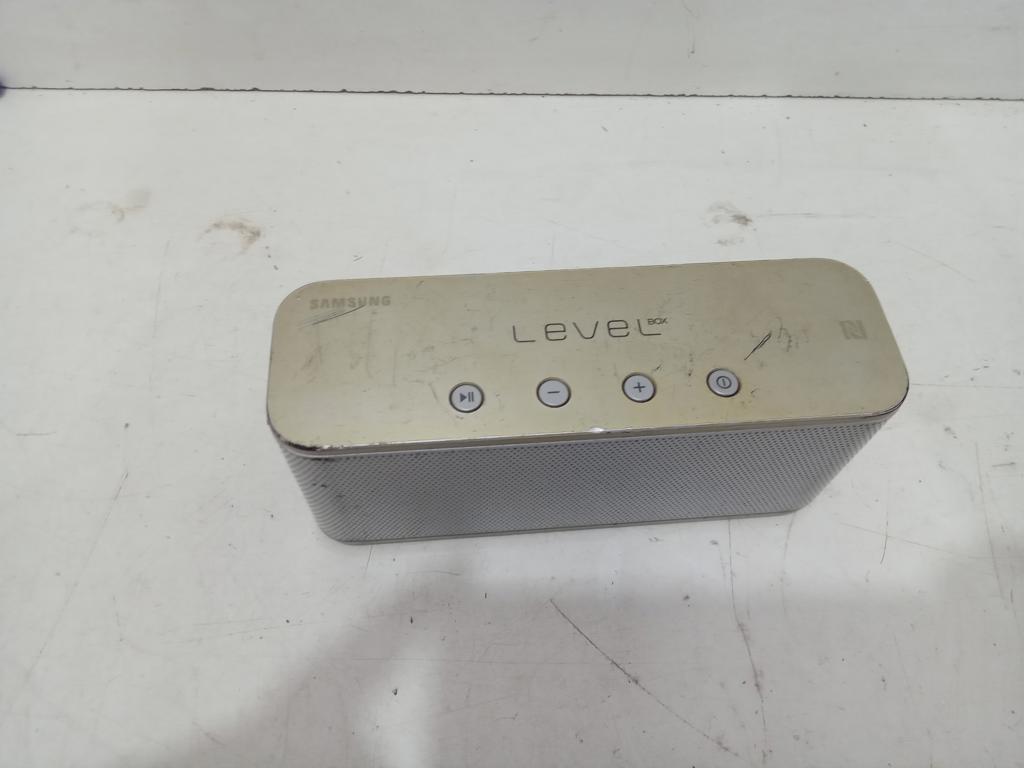 Foto 3 de Speaker Potencia Watts No Tiene Marca Samsung Sin Control Modelo Level Box Usado En Buen Estado Sin Caja Acc No Tiene