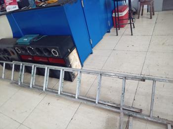 Escalera Marca No Tiene Altura 6 M Cap 180 Kg. Usado En Buen Estado Acc No Tiene