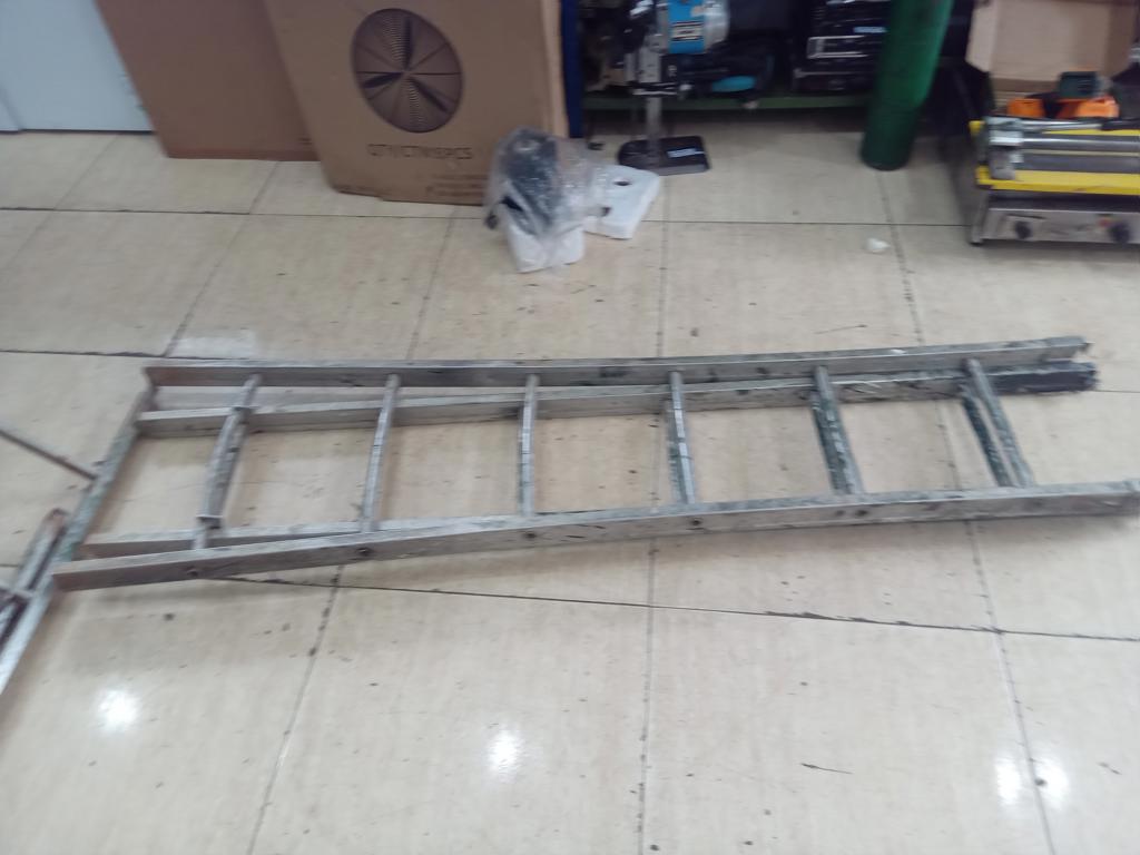 Escalera Marca No Tiene Altura 3 M Cap 150 Kg. Usado En Buen Estado Acc No Tiene