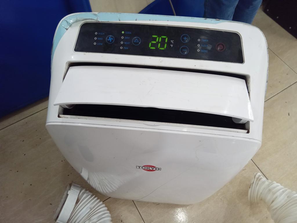 Aire Acondicionado Tipo Portatil Marca Tokyo Modelo Aatokport2112 Potencia Btu 12.000 Sin Control Usado-En-Buen-Estado Acc Con Caño Corrugado Y Control