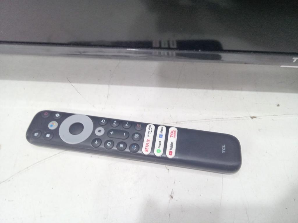 Foto 2 de Televisor Led Smart De 43 '' Marca Tcl Modelo 43s5400a Con Control Usado En Buen Estado Acc Patitas