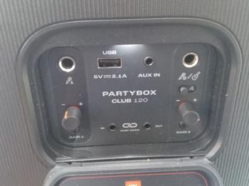 Speaker Potencia Watts No Tiene Marca Jbl Sin Control Modelo Party Box Clun 120 Usado En Buen Estado Sin Caja Acc Cable Power