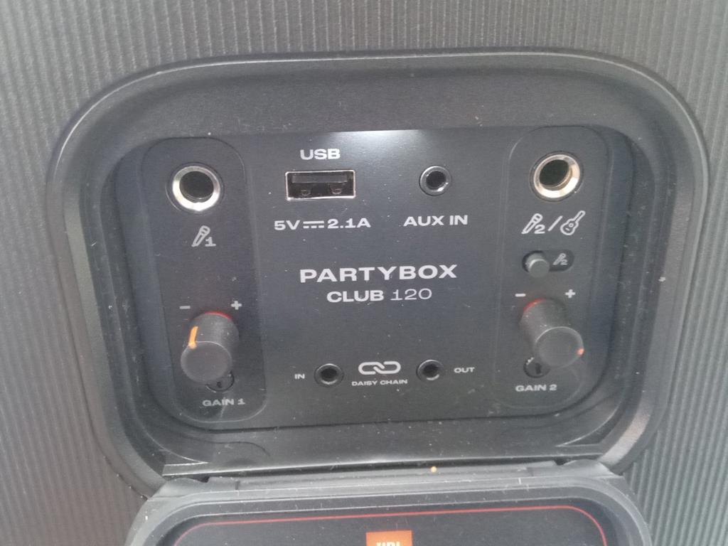 Speaker Potencia Watts No Tiene Marca Jbl Sin Control Modelo Party Box Clun 120 Usado En Buen Estado Sin Caja Acc Cable Power