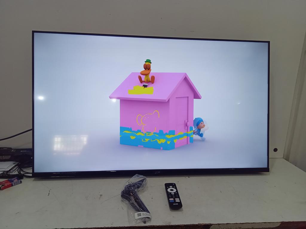 Televisor Led Smart De 43 '' Marca Jam Modelo Ultraslim-43g3s Con Control Usado En Buen Estado Acc Con Control Con Patitas