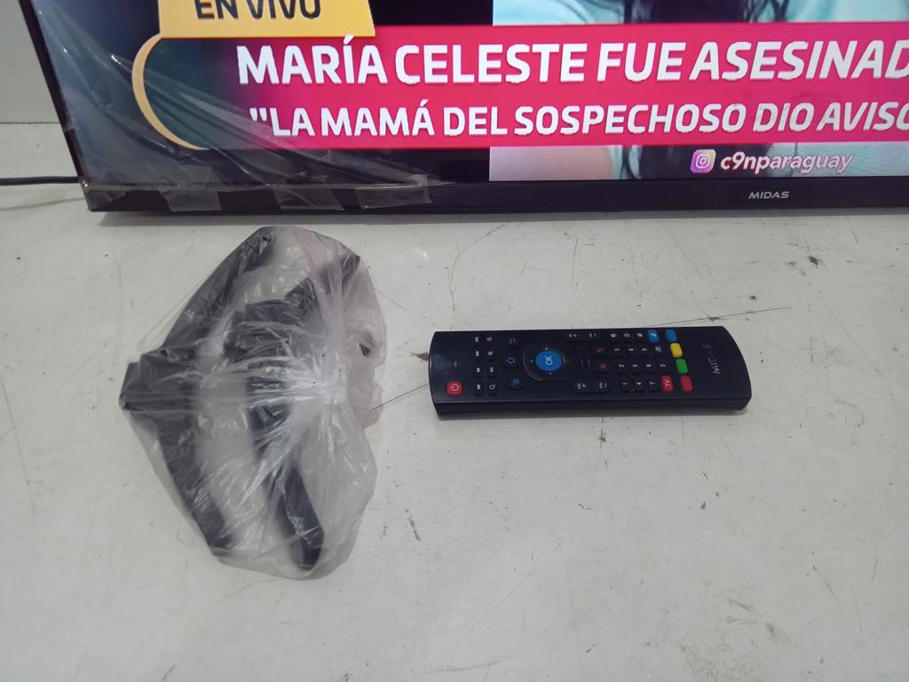 Televisor Led Smart De 43 '' Marca Midas Modelo Md-Smtv43a Con Control Usado En Buen Estado Acc Control Patita