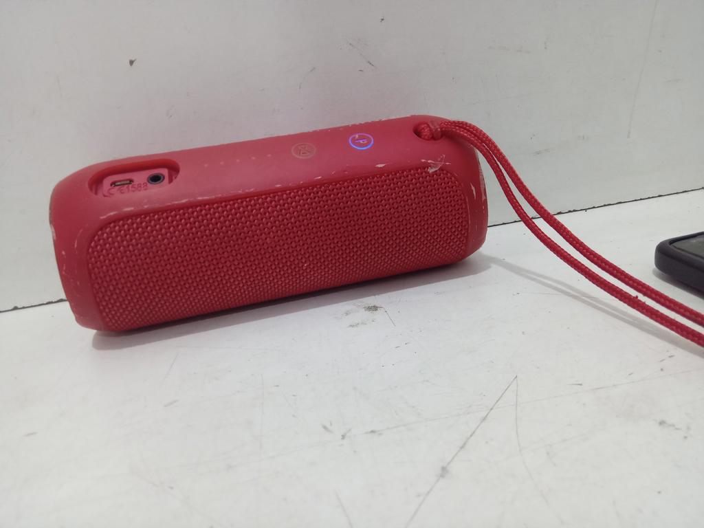 Foto 2 de Speaker Potencia Watts No Tiene Marca Jbl Sin Control Modelo Flip 3 Usado En Buen Estado Sin Caja Acc No Tiene