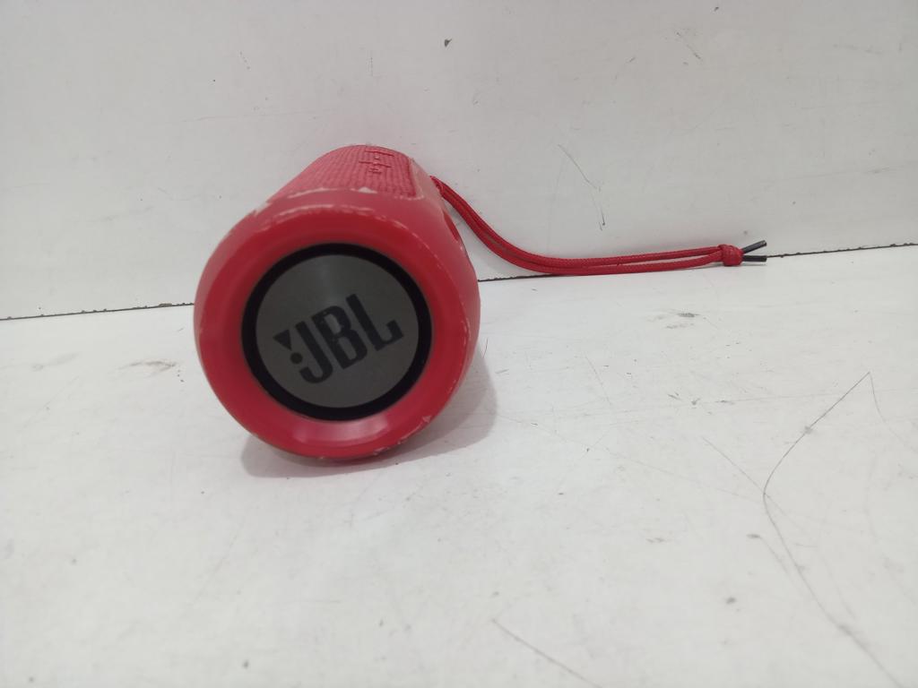 Foto 3 de Speaker Potencia Watts No Tiene Marca Jbl Sin Control Modelo Flip 3 Usado En Buen Estado Sin Caja Acc No Tiene