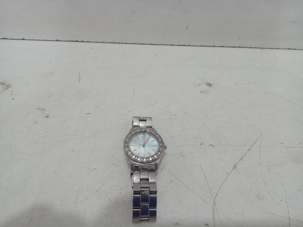 Reloj Para Dama Marca Guess Modelo W0025l1 Usado En Buen Estado Acc Color Plateado