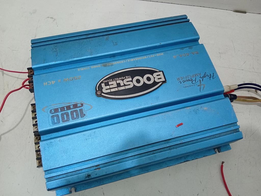 Amplificador De Sonido P/ Automovil Marca Booster Modelo Ba-404.4 Usado En Buen Estado Acc No Tiene