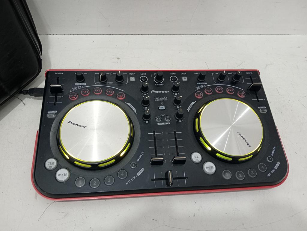 Control De Sonido Dj Marca Pioneer Modelo Ddj-Wego-R Acc Con Cable Usb Con Estuche De Notebook Color Negro