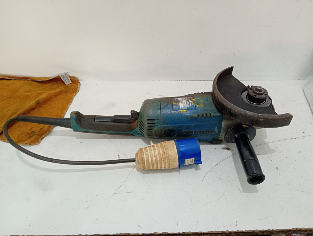 Pulidora Marca Makita Grande Modelo Ga7020 Tamaño 180mm Usado En Buen Estado Acc ProtectorManijaAdaptador Industrial