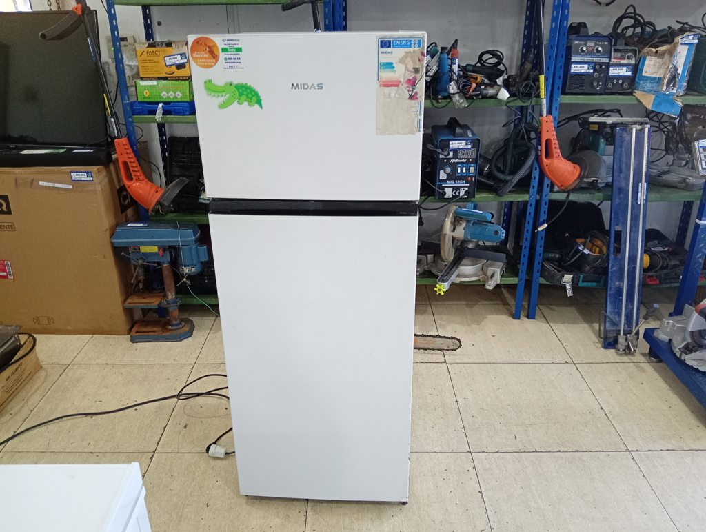 Heladera Marca Midea Modelo Md-Re300lh Usado En Buen Estado Litros 300 Acc Con 3 Parrillas 1 Porta Latas 2 Porta Huevos Y Verdulera