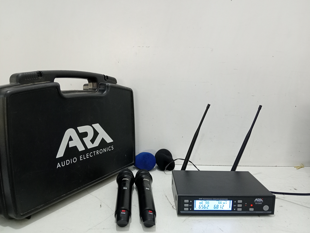 Par De Microfonos Marca Arx Modelo Eu2500 Con Caja Acc Con Cable Plug Receptor Dos Micrófonos