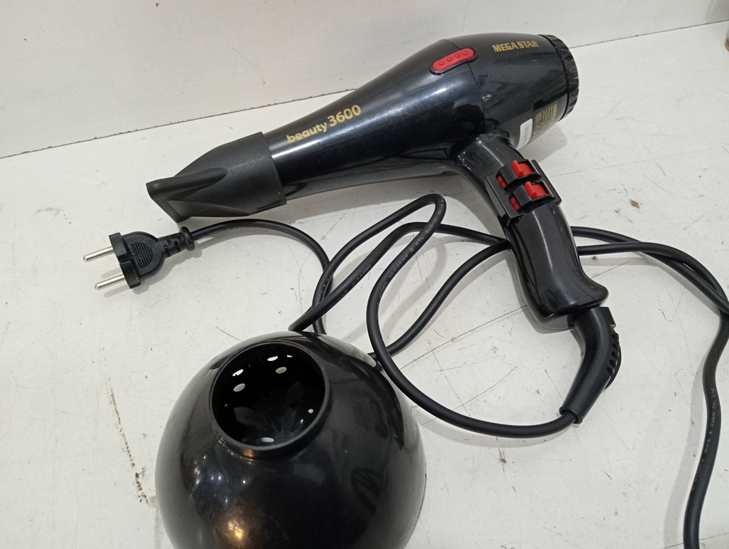 Foto 2 de Secador De Pelo Marca Mega Star Modelo Sc226 Usado En Buen Estado Acc Con Pico Y Difusor