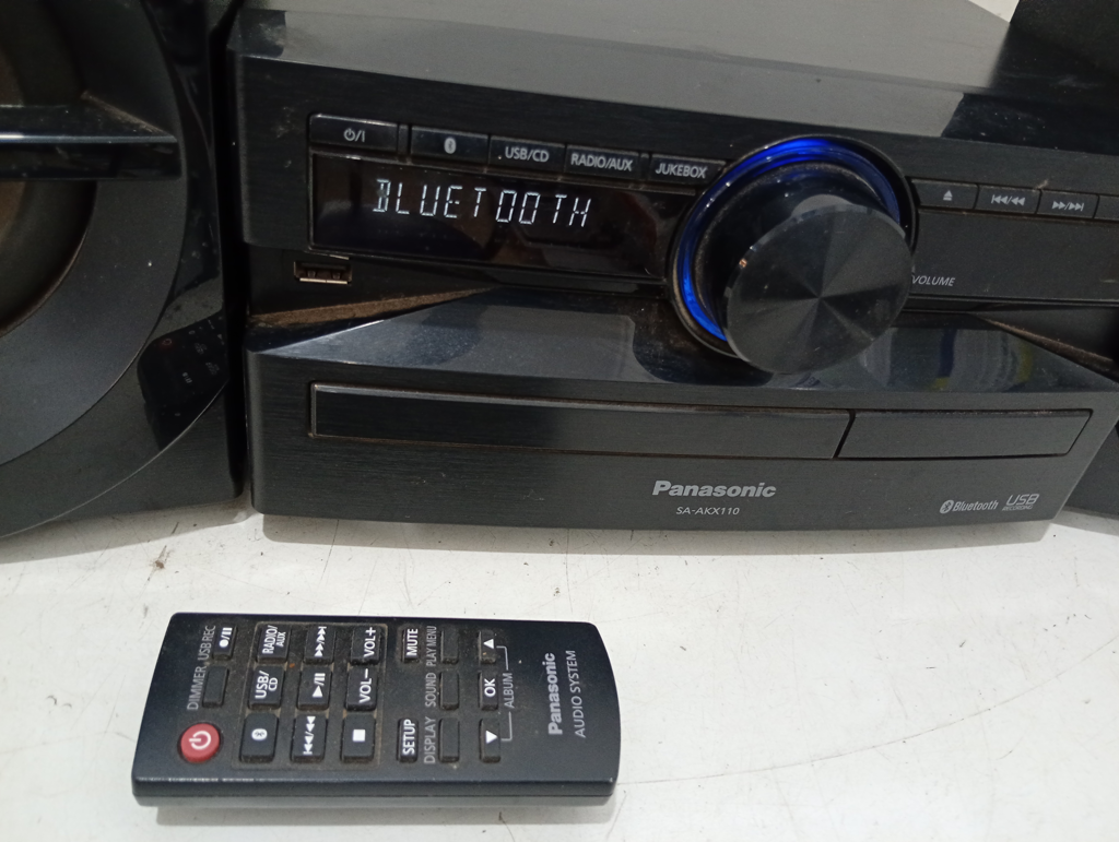 Foto 2 de Equipo De Sonido Marca Panasonic Con Control Modelo Sa-Akx110 Nro Usado Con Desgaste Acc C/ 2 Parlantes