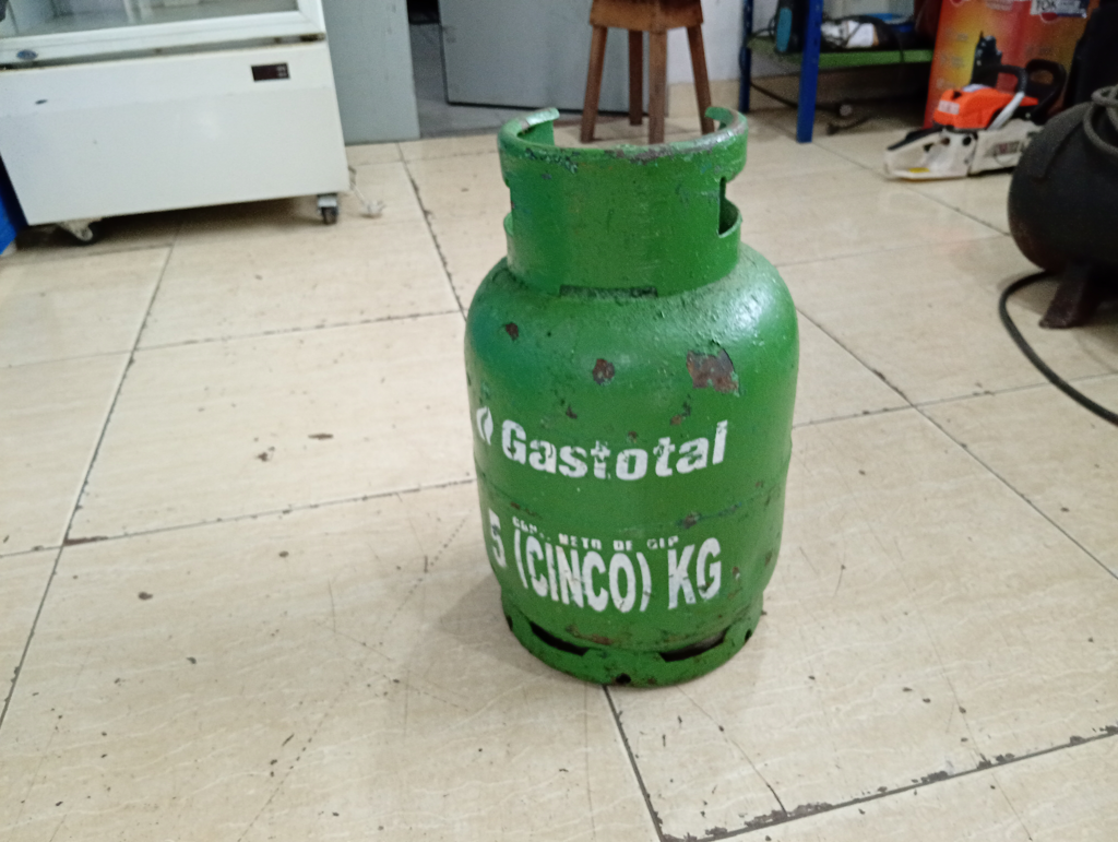 Garrafa Cap 10 Kg. Marca Gas Total Usado Con Desgaste Color Verde Acc No Tiene