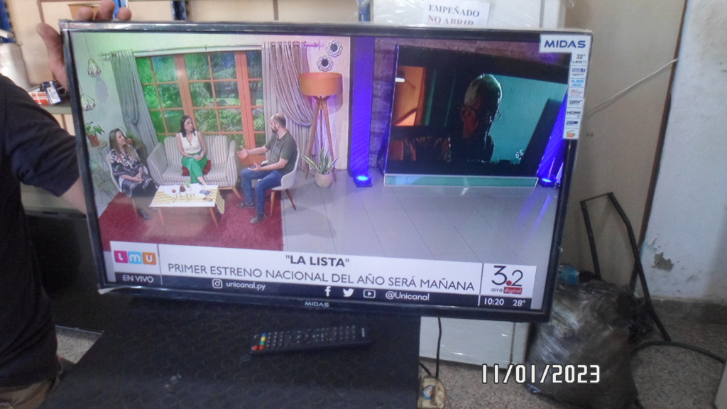 Televisor Led Convencional De 32 '' Marca Midas Modelo Md-Tv32m Usado En Buen Estado Con Control Sin Caja Acc Patitas