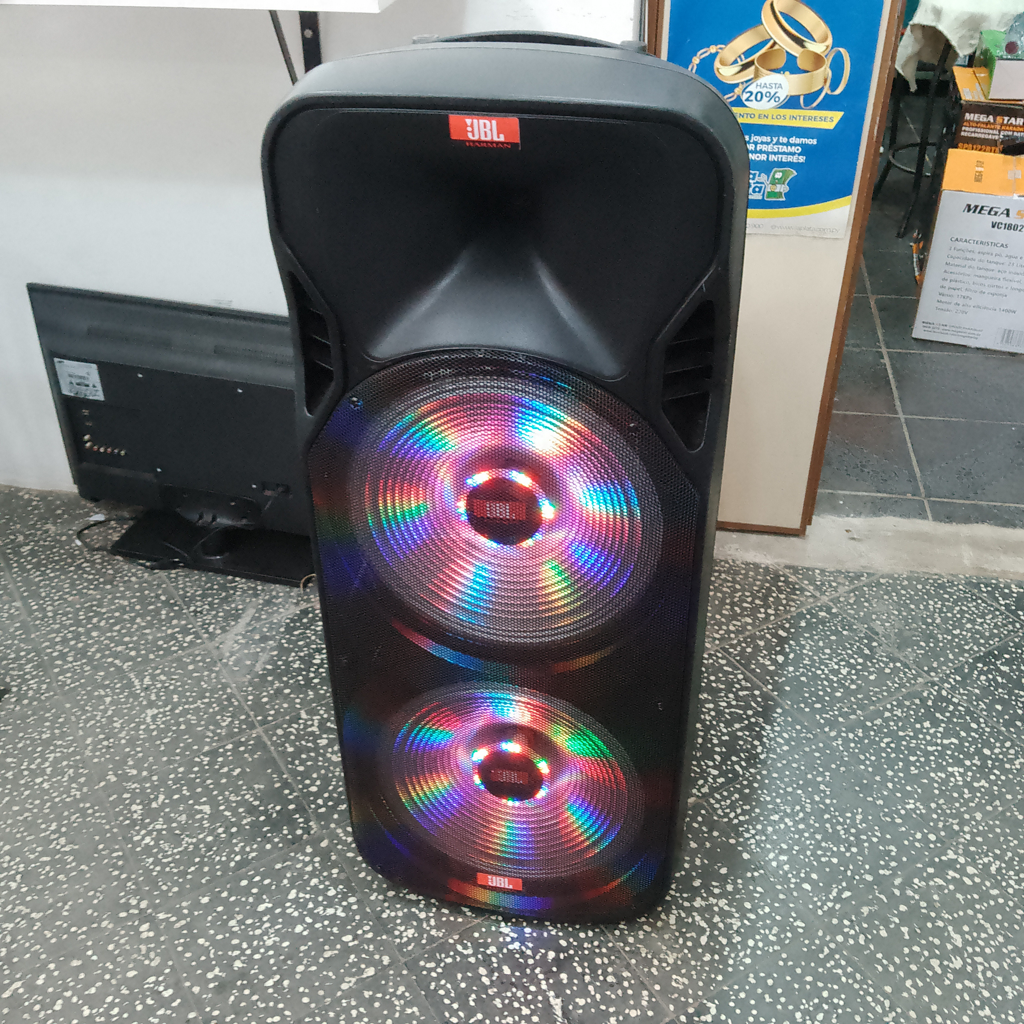Caja De Sonido Amplificada Marca No Tiene Modelo No Tiene Sin Control Usado En Buen Estado Acc No Tiene