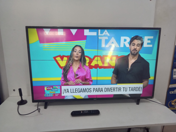 Televisor Led Smart De 43 '' Marca Philips Modelo 43pfd5813/55 Sin Control Usado En Buen Estado Acc Patitas