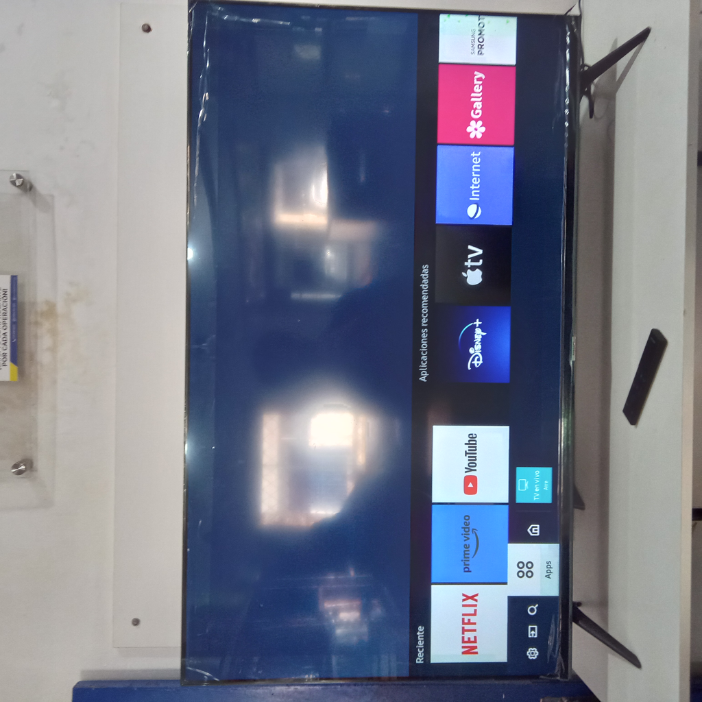 Televisor Led Smart De 50 '' Marca Samsung Modelo Ub50au7090g Con Control Usado En Buen Estado Acc PatitasCable Corriente