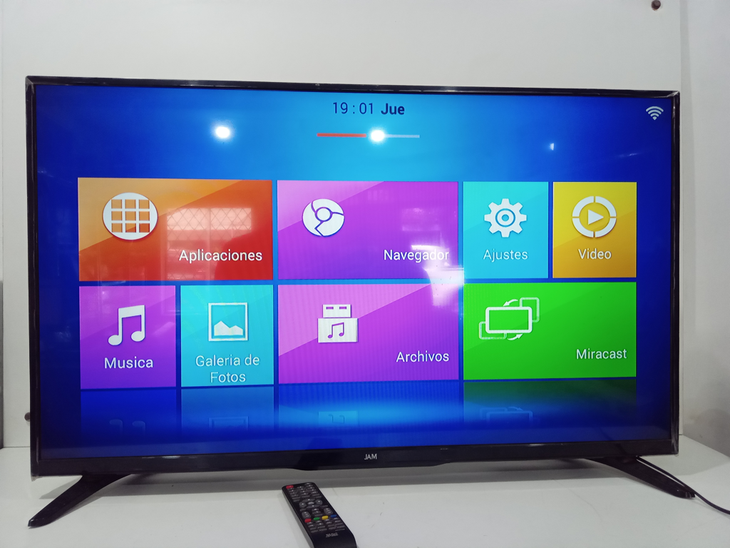 Televisor Led Smart De 43 '' Marca Jam Modelo 43jam-Ds06 Con Control Usado En Buen Estado Acc PatitasCable Corriente