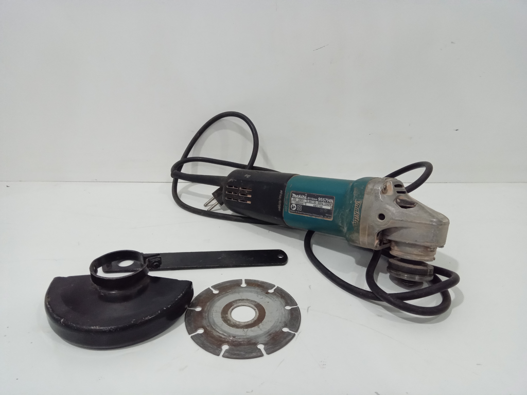 Pulidora Marca Makita Modelo 9557hn Tamaño Pequeño Usado En Buen Estado Acc DiscoLlave