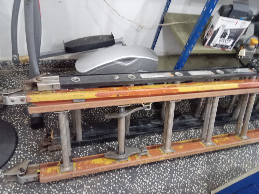 Escalera Marca No Visible Altura 4 M Cap 150 Kg. Usado En Buen Estado Acc No Tiene