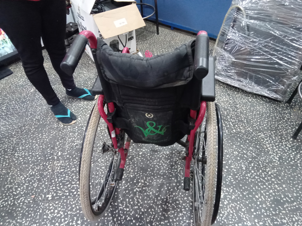 Foto 3 de Silla De Ruedas Marca No Visible Modelo No Visible Usado En Buen Estado Acc No Tiene
