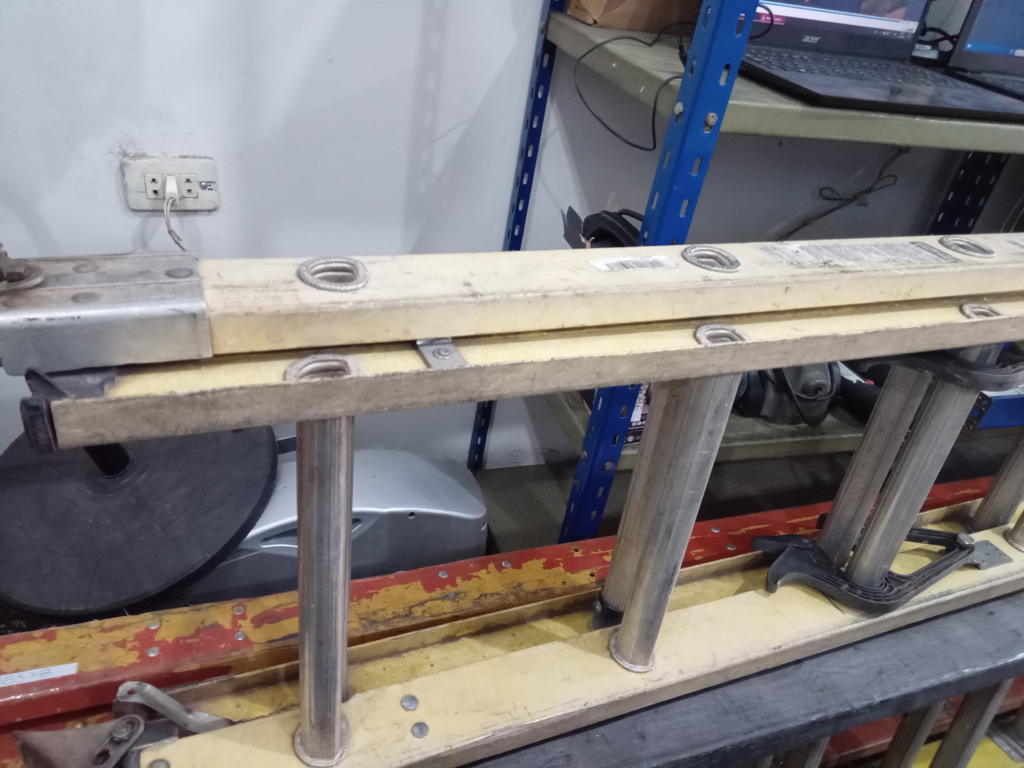 Escalera Marca Stanley Altura 4 M Cap 120 Kg. Usado En Buen Estado Acc No Tiene
