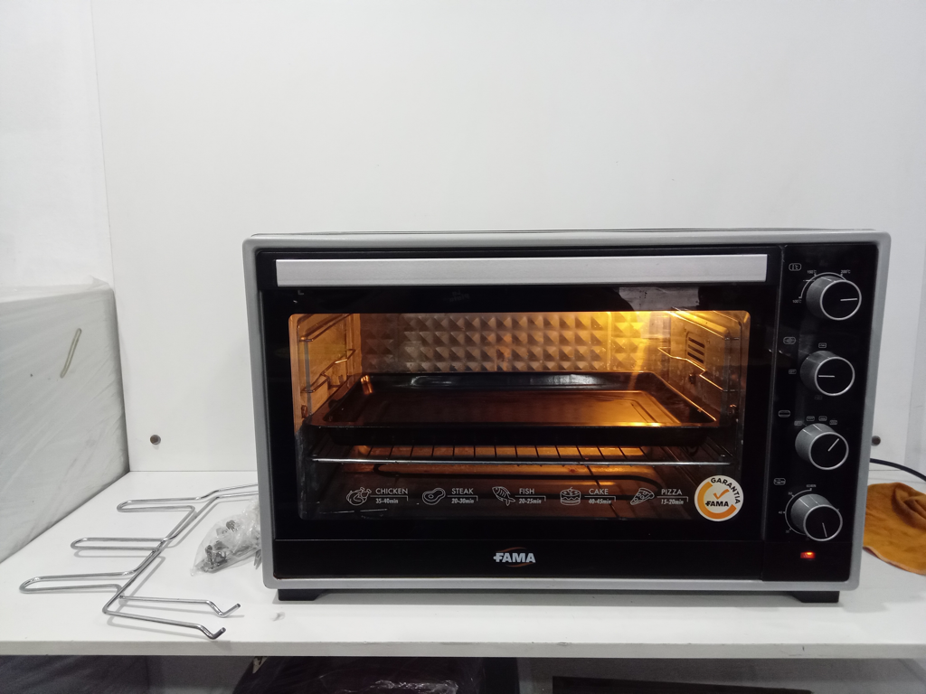 Horno Marca Fama Litros 60 Modelo Hf-60 Nro Usado En Buen Estado Acc Accesorios Para EspiedoUna BandejaUna Parrilla