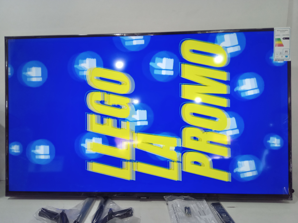 Televisor Led Smart De 50 '' Marca Samsung Modelo Cu7090 Con Control Nuevo Sin Uso Acc Patitas.Cable CorrienteManualPilas