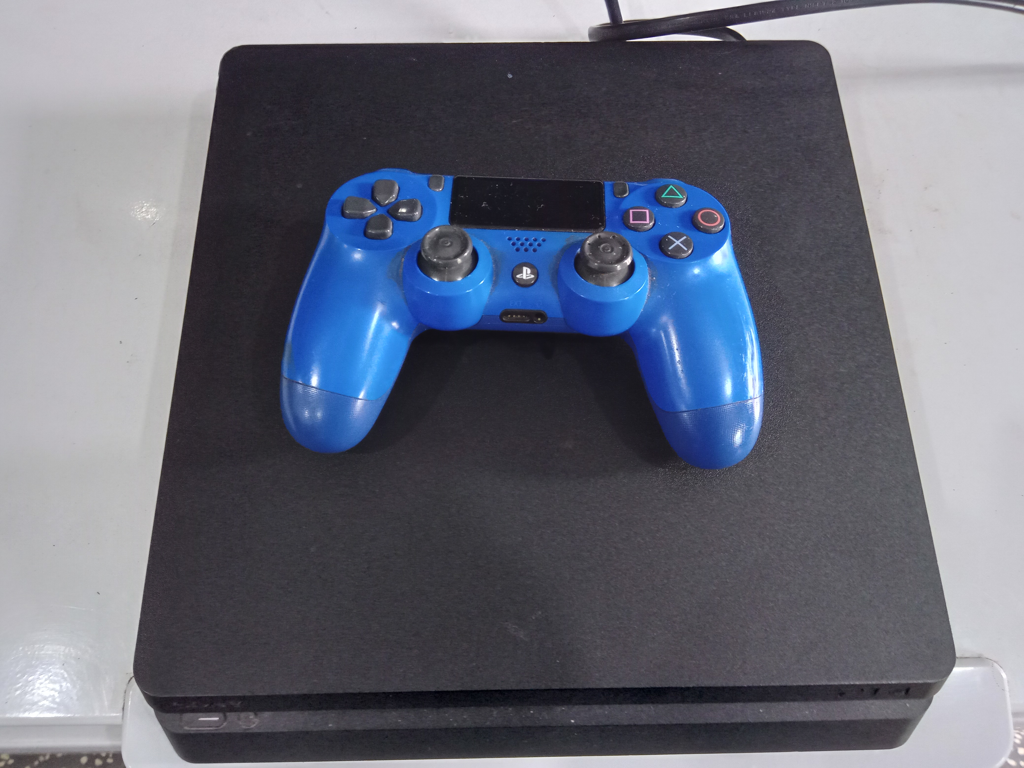 Juego Electronico Ps4 Marca Sony Modelo Cuh2215b Disco Duro 1.000 Gb Con Control Sin Caja Usado En Buen Estado Acc Cable Hdmi Cable Corriente