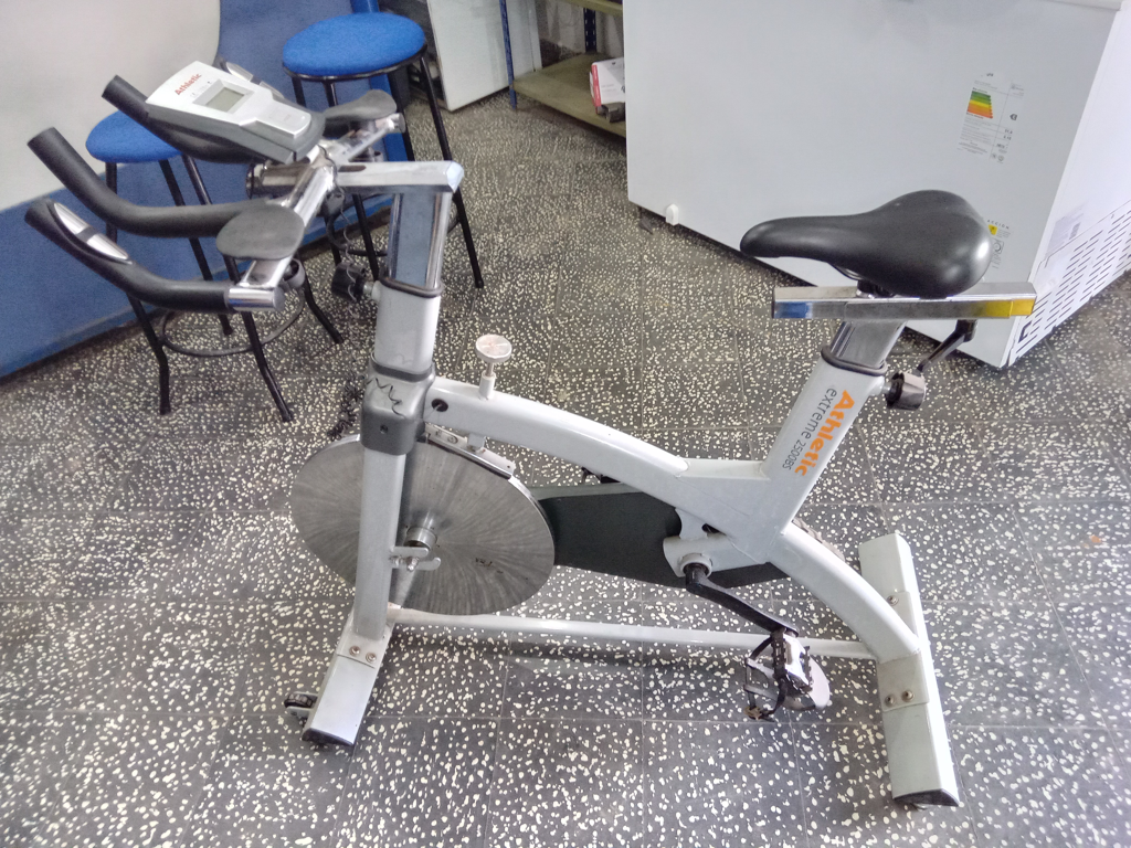 Bicicletas Estatica Marca Athletic Modelo Extreme 2500bs Usado En Buen Estado Acc No Tiene