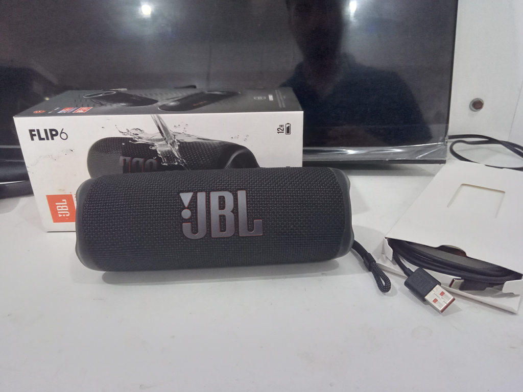 Parlante Portatil Marca Jbl Modelo Flip 6 Acc No Tiene