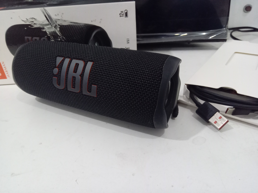 Foto 2 de Parlante Portatil Marca Jbl Modelo Flip 6 Acc No Tiene