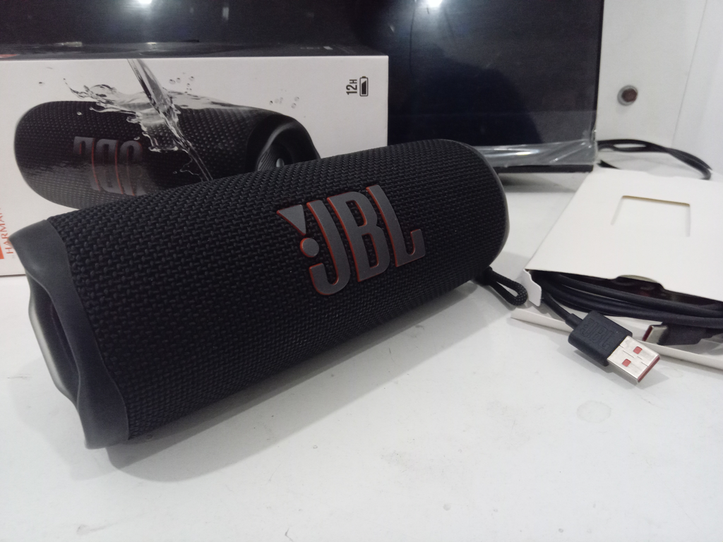 Foto 3 de Parlante Portatil Marca Jbl Modelo Flip 6 Acc No Tiene