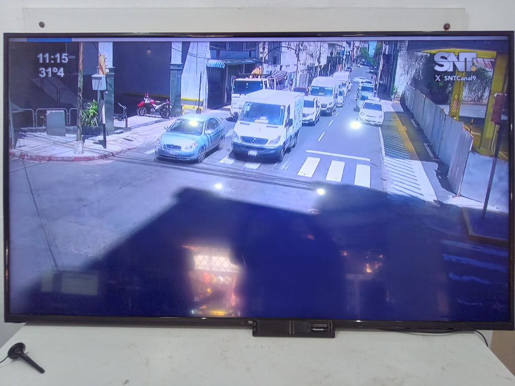 Televisor Led Smart De 65 '' Marca Tokyo Modelo Tvyokhd65s4k- Con Control Usado En Buen Estado Acc Cable Corriente