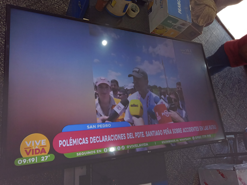 Televisor Led Smart De 65 '' Marca Lg Modelo 65um7100psa Con Control Usado En Buen Estado Acc Cable Corriente