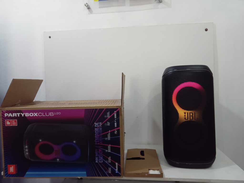 Parlante Portatil Marca Jbl Modelo Party-Box-Club-120 Usado-En-Buen-Estado Con Cable-Corriente Acc No Tiene