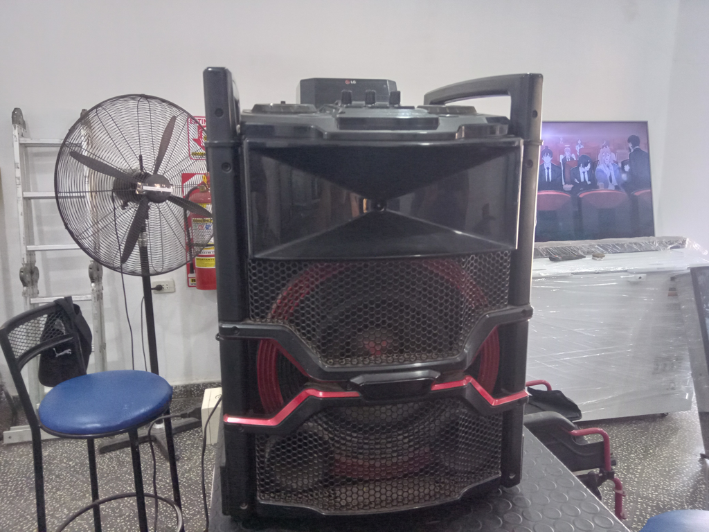 Caja De Sonido Amplificada Marca Lg Modelo 0m5540 Sin Control Usado En Buen Estado Acc UsbBt